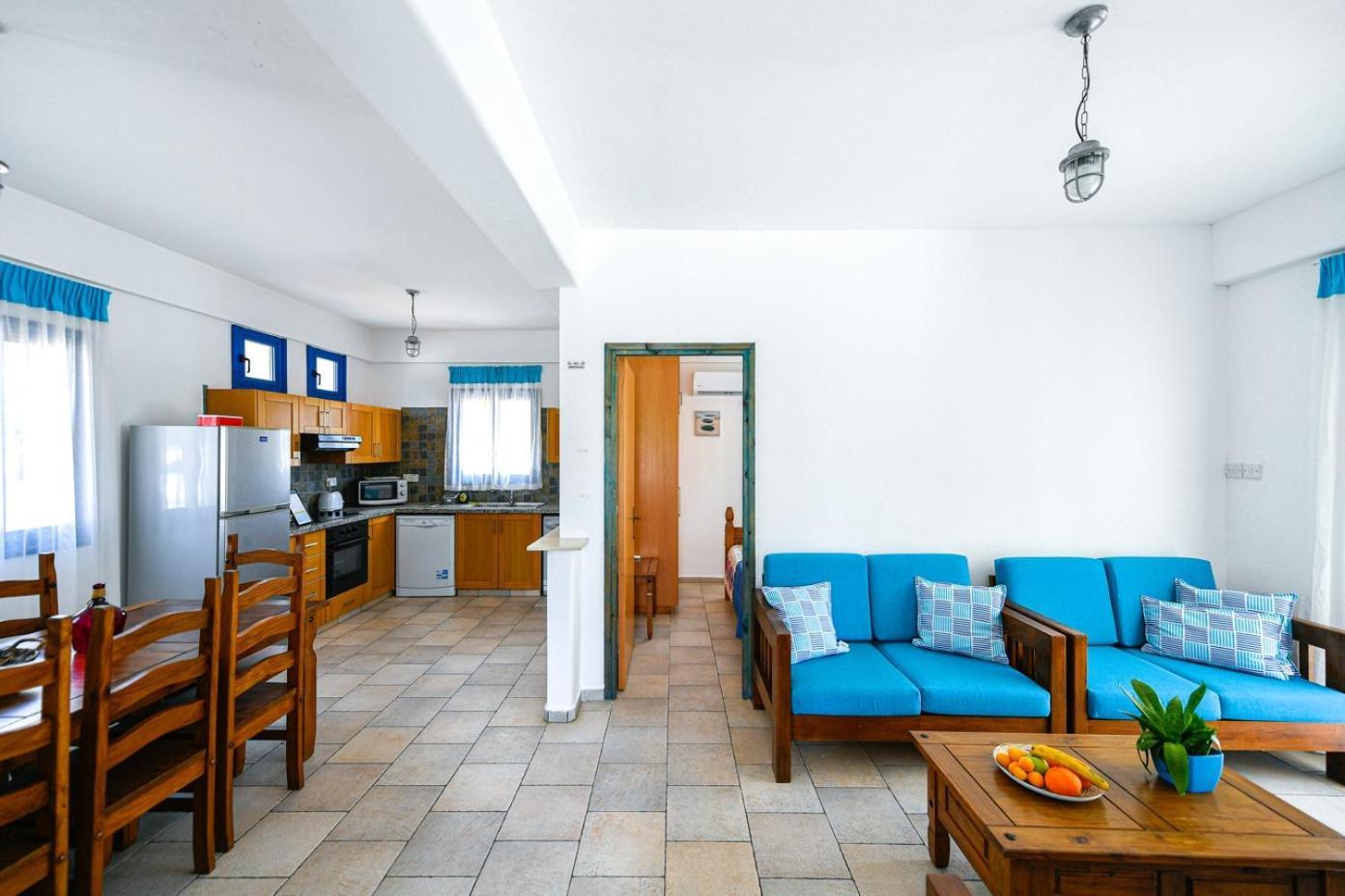 Azzurro Villa Peyia