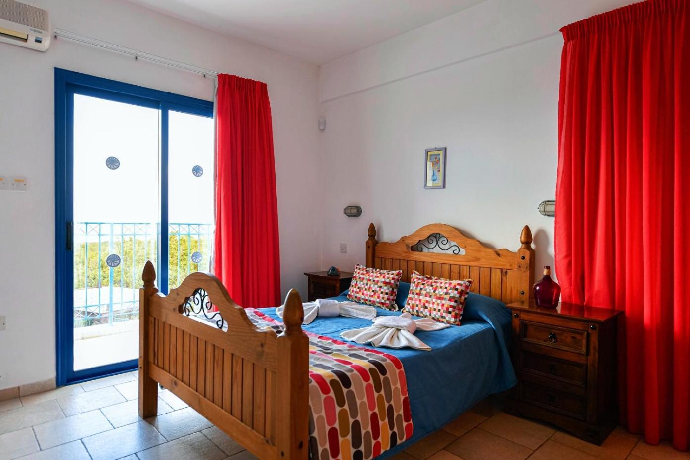 Azzurro Villa Peyia