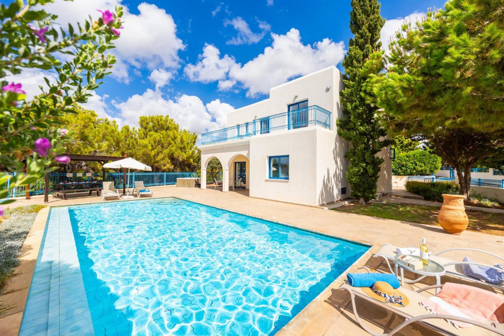 Azzurro Villa Peyia